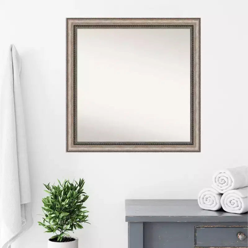 Miroir mural de salle de bain orné Lyla sans biseau 30 po x 30 po Argent - : Cadre carré moderne en polystyrène, fixation murale