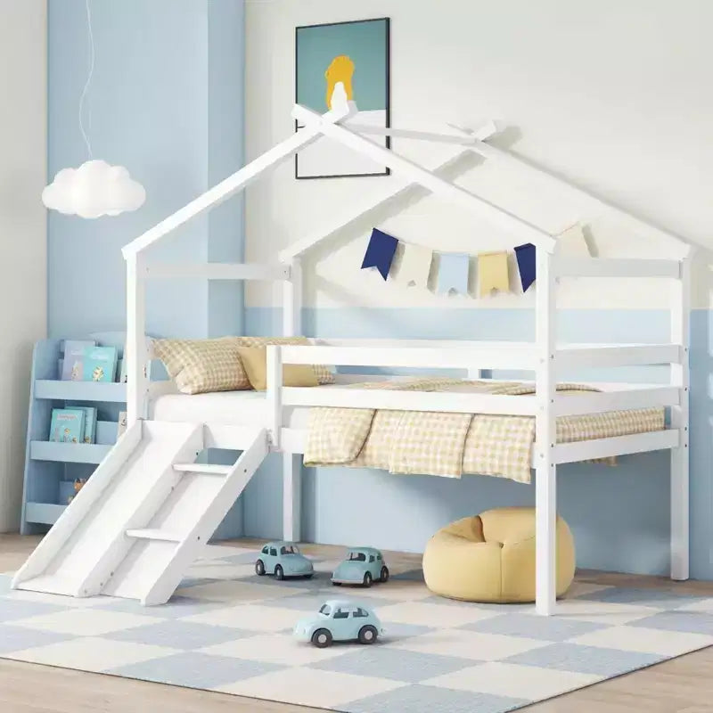Lit surélevé jumeau avec toboggan, échelle, barrières de sécurité et cadre de toit de maison pour chambre d'enfant