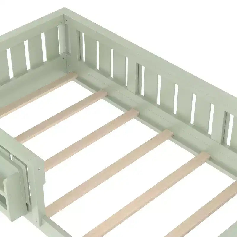 Lit double au sol avec étagère intégrée et barrière de sécurité, cadre de lit en pin pour enfants, aucun sommier tapissier requis, vert avocat