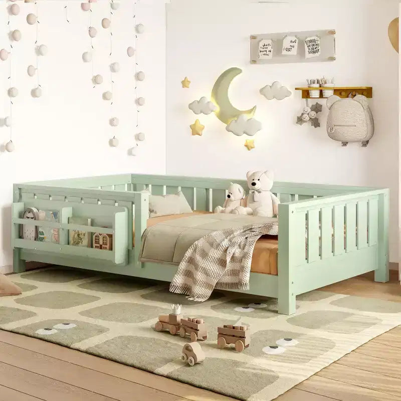 Lit double au sol avec étagère intégrée et barrière de sécurité, cadre de lit en pin pour enfants, aucun sommier tapissier requis, vert avocat