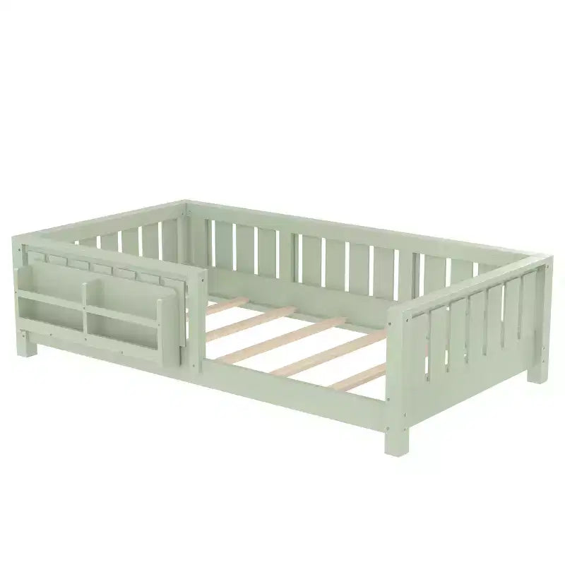 Lit double au sol avec étagère intégrée et barrière de sécurité, cadre de lit en pin pour enfants, aucun sommier tapissier requis, vert avocat